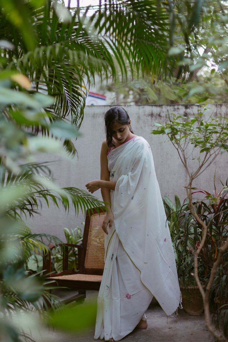 White Jamdani Saree – Handmade Cotton Weave with Subtle Floral Embroidery