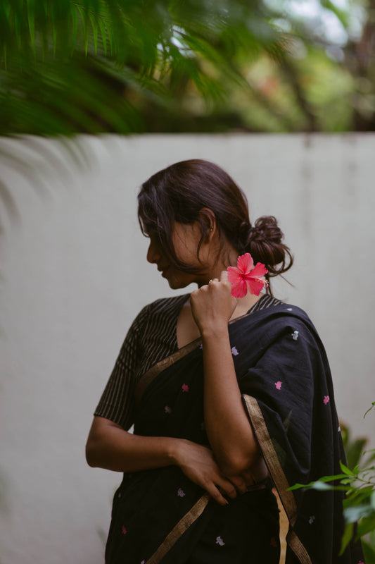 Luxury Black Handloom Saree with Intricate Jamdani Floral Patterns