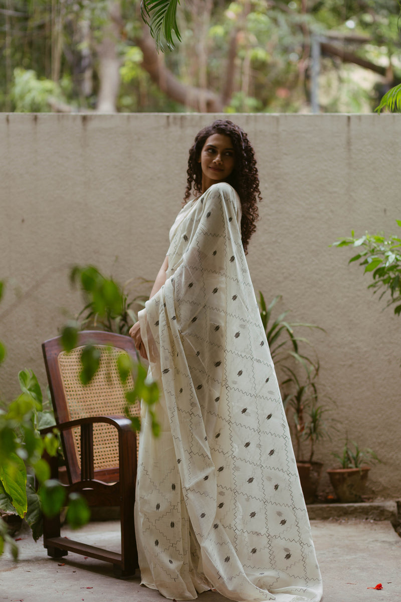 off white jamdani saree online