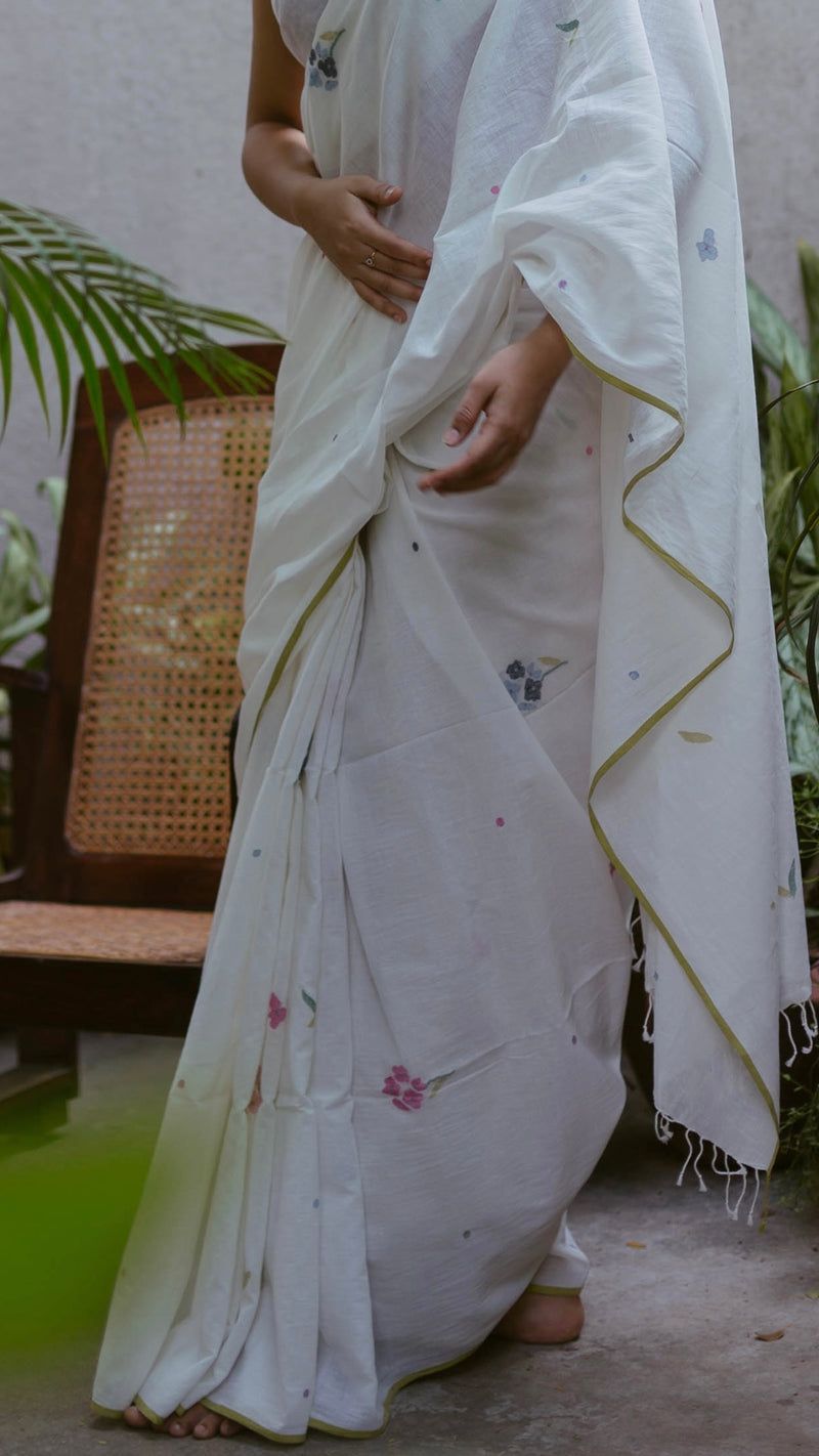 White Floral Jamdani Cotton Saree – Lightweight Handloom Saree for Women